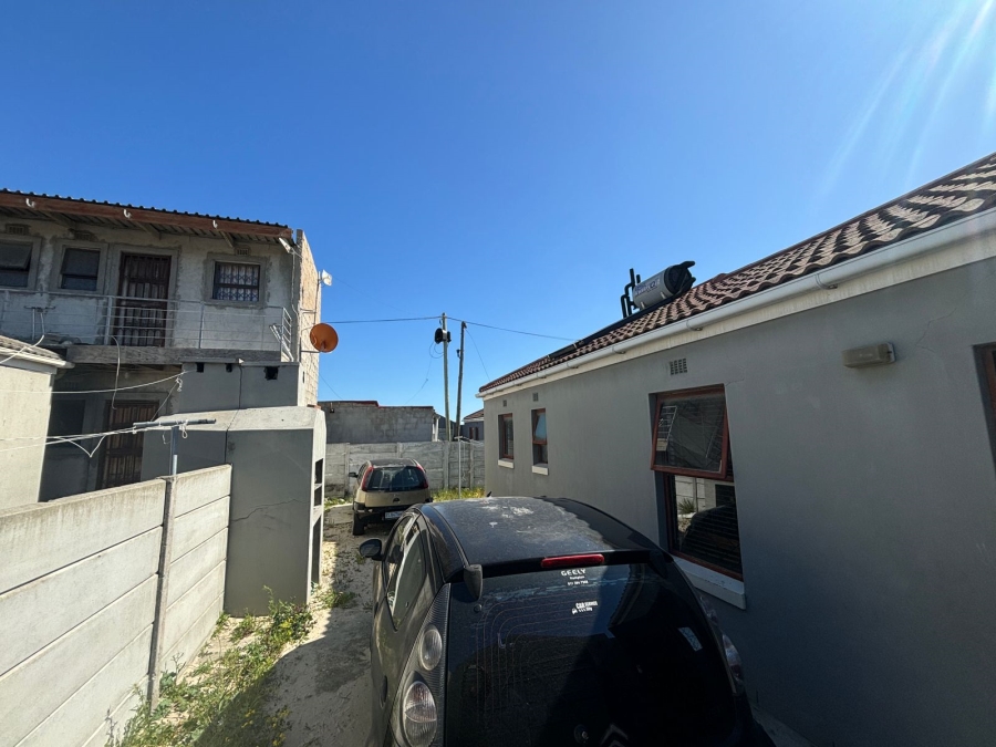 2 Bedroom Property for Sale in Ilitha Park Western Cape